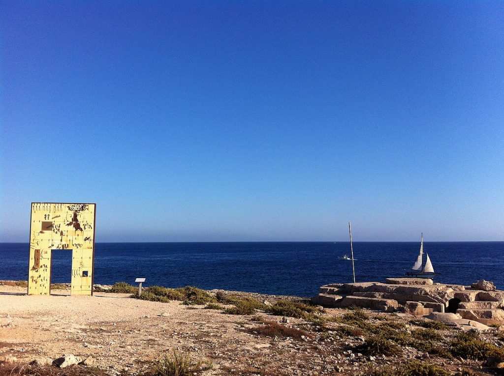 1200px Porta di Lampedusa Porta dEuropa 1024x765 1